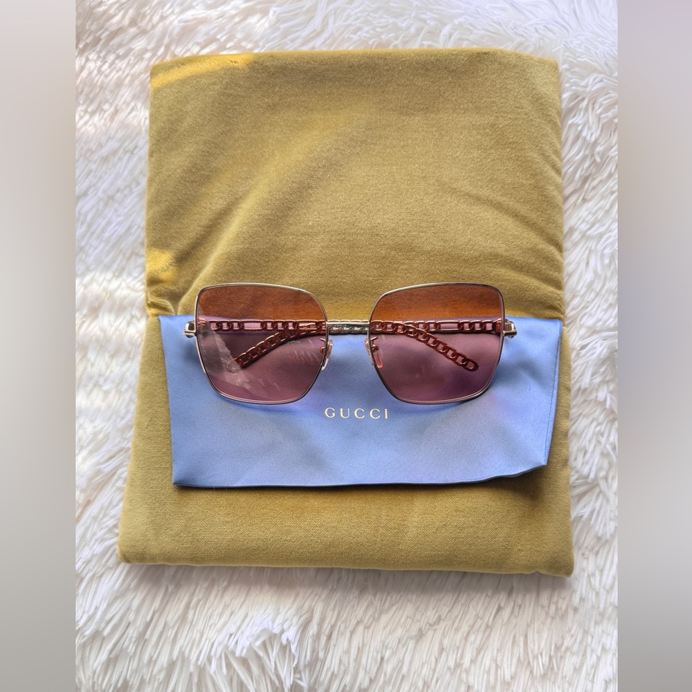 GUCCI GOLD GG0724S 005 with heart shaped Signature... Gold Lens Square 61mm